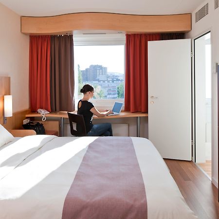 Hotel Ibis Zuerich Messe Airport Esterno foto