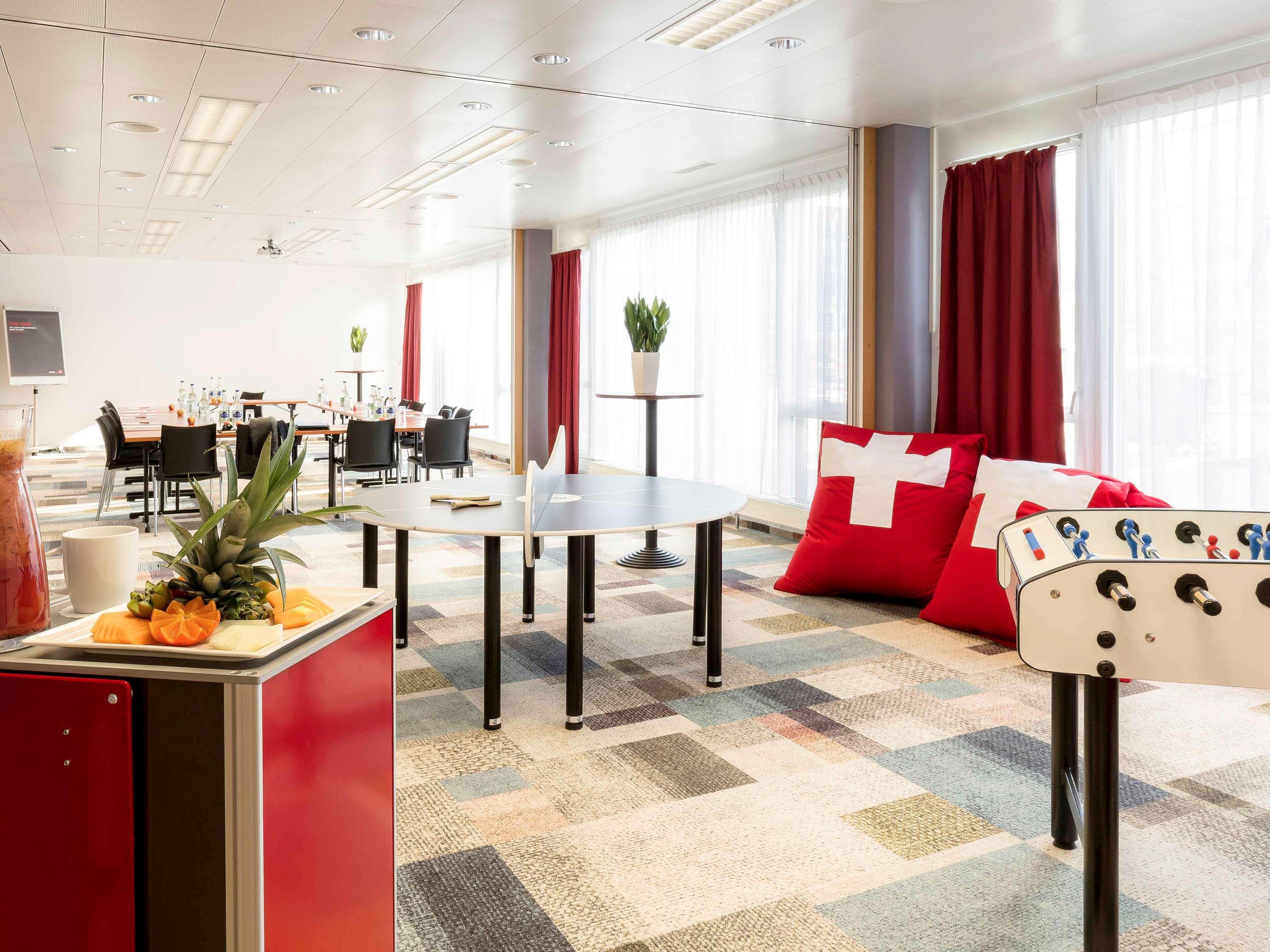 Hotel Ibis Zuerich Messe Airport Esterno foto