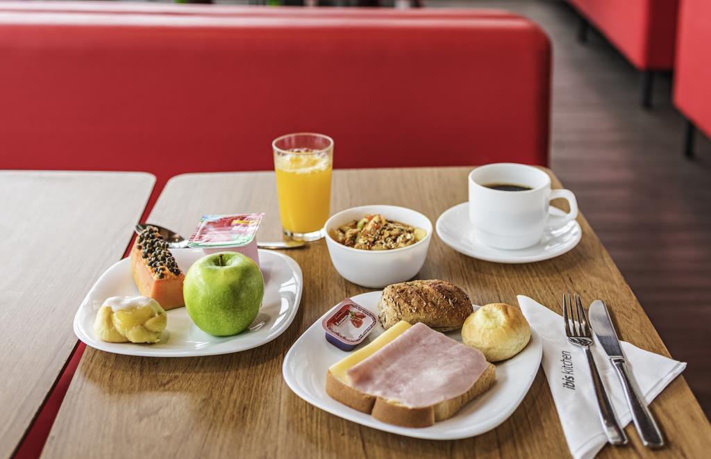 Hotel Ibis Zuerich Messe Airport Esterno foto